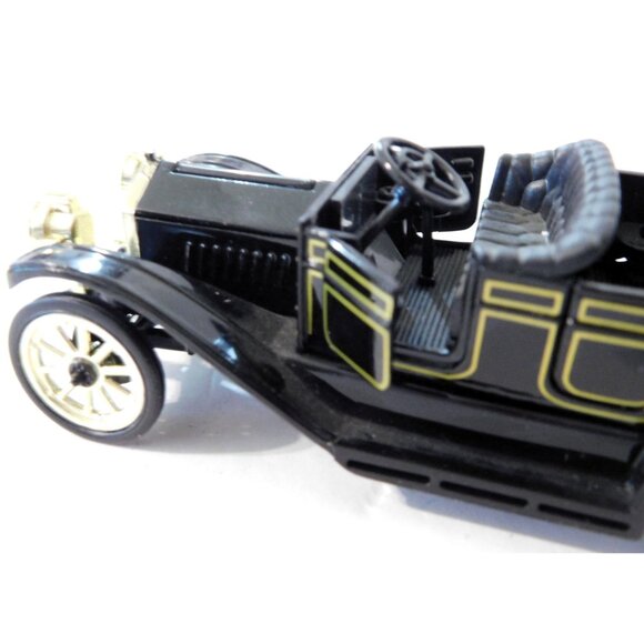 1911 Chevrolet Classic Six Series K Roadster Die-Cast Model - Picture 11 of 15